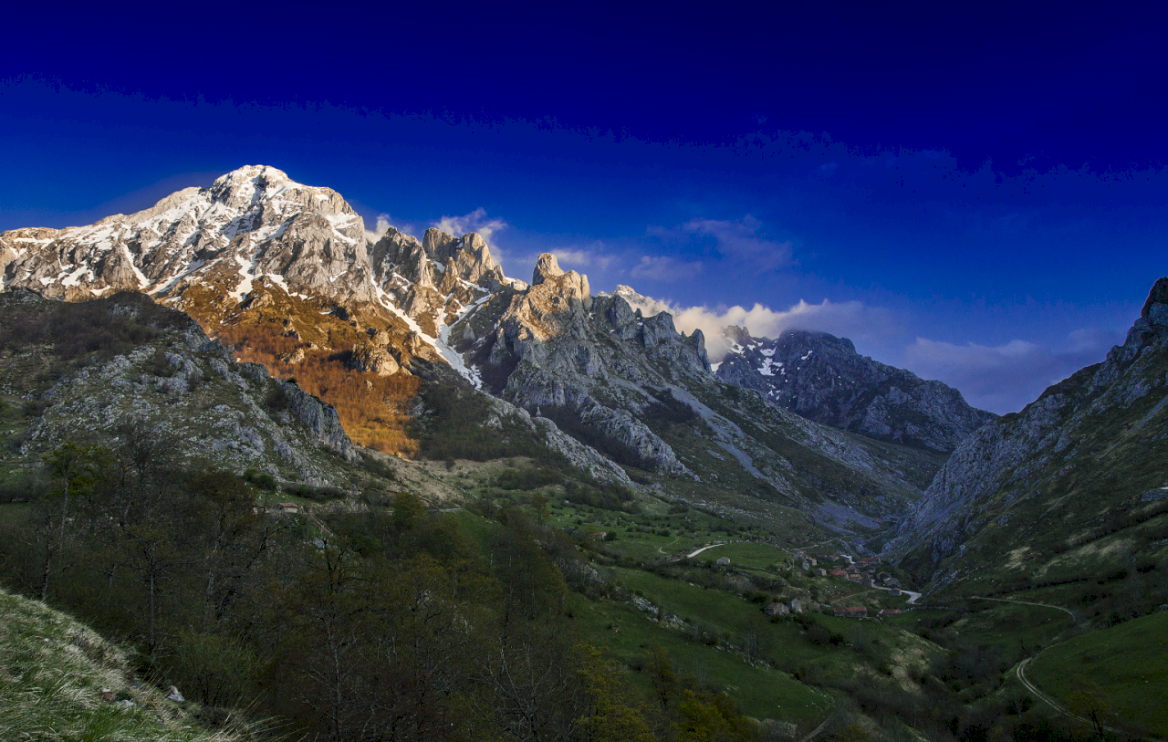 Adventure Program in Rivers and Mountains: "PICOS DE EUROPA AND RIO DEVA"